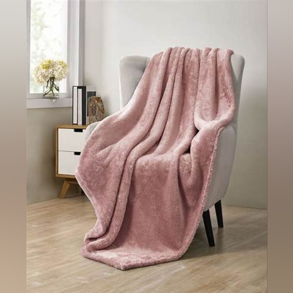 VCNY HOME Avery Pure Plush Throw Blanket